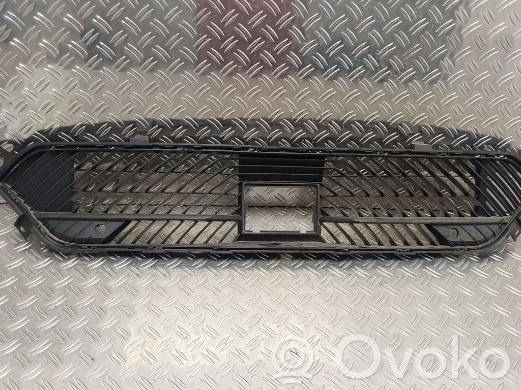 Citroen C4 III e-C4 Grotelės apatinės (trijų dalių) 