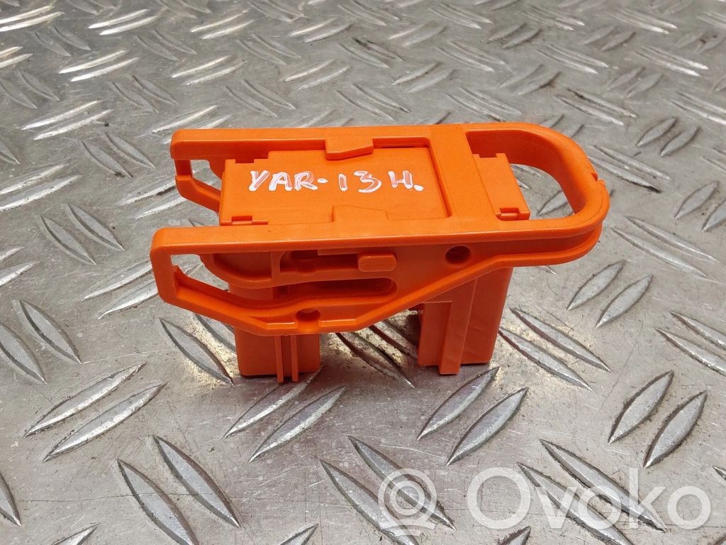 Toyota Yaris Bezpiecznik 