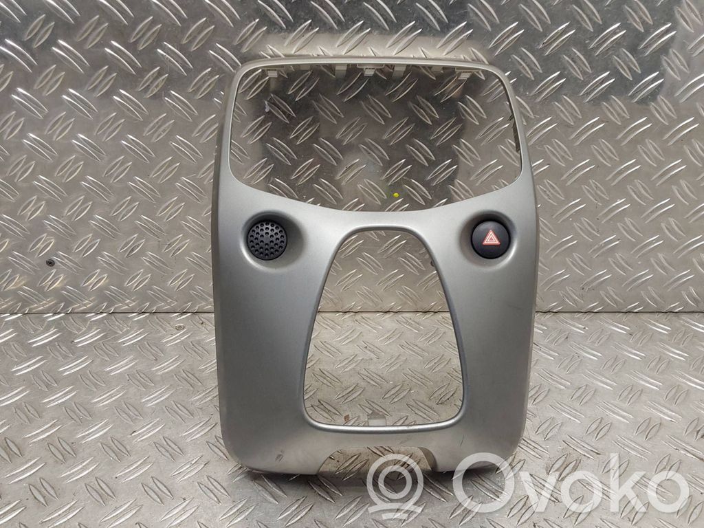 Toyota Aygo AB40 Konsola środkowa / Radio / GPS 