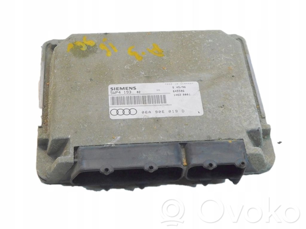 Unidad de control/módulo del motor   06A906019D