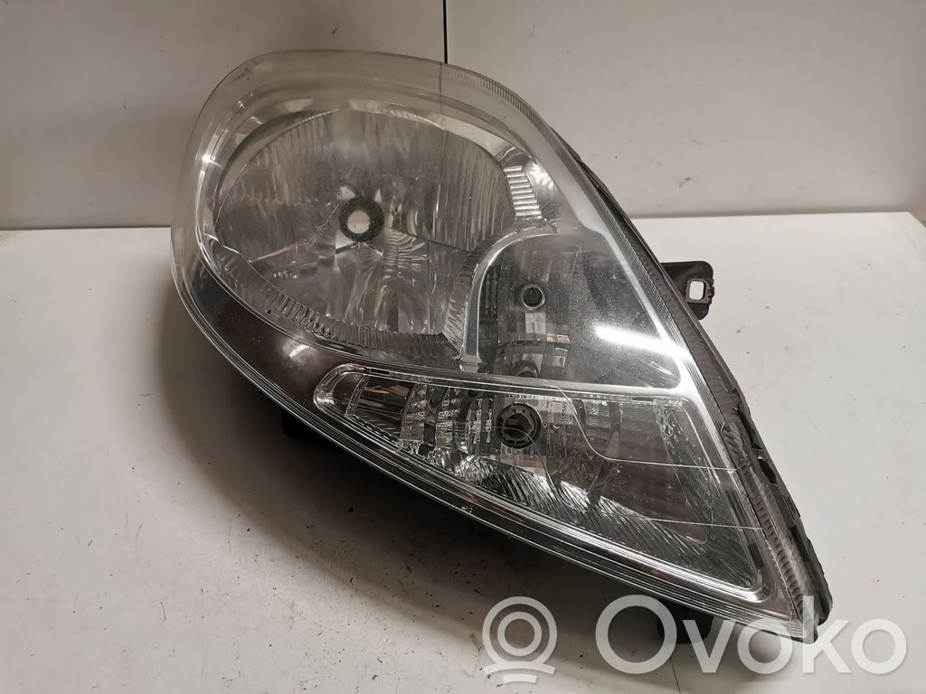 Opel Vivaro Lampa przednia 