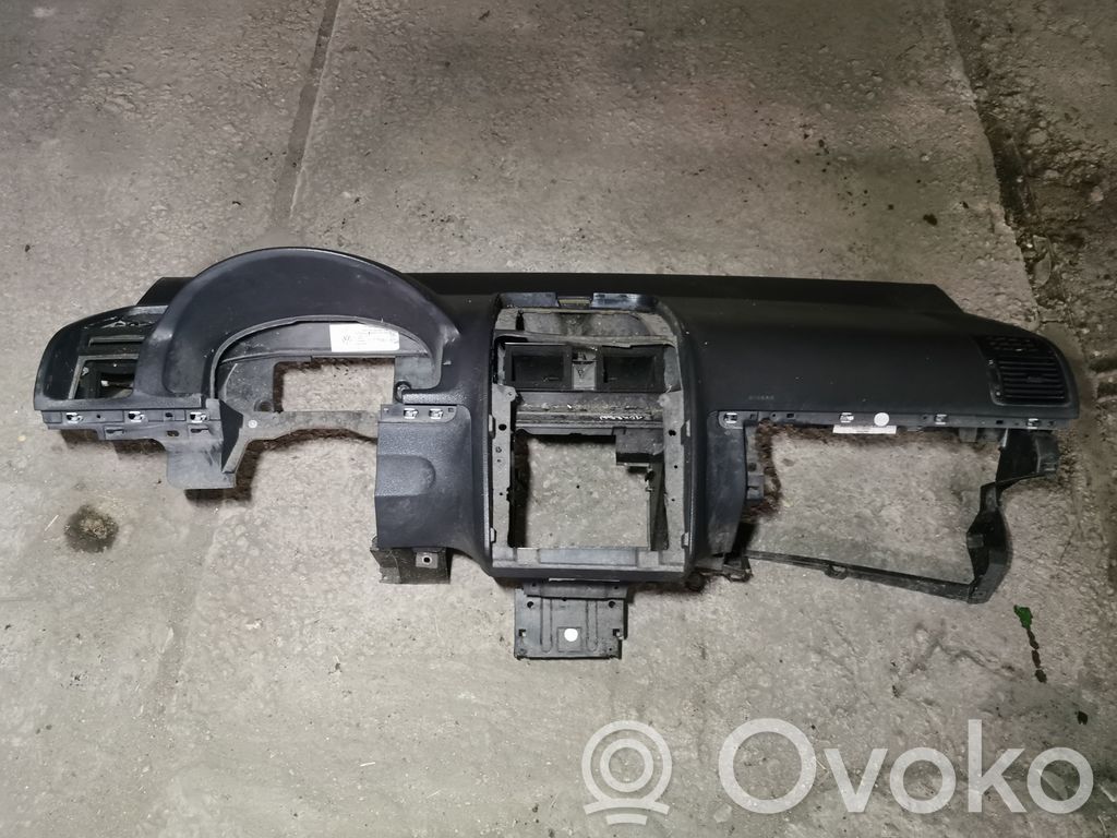 Volkswagen Touran I Panel de instrumentos 