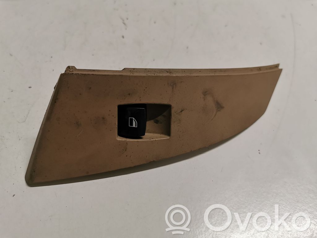 Electric window control switch   6951967AI