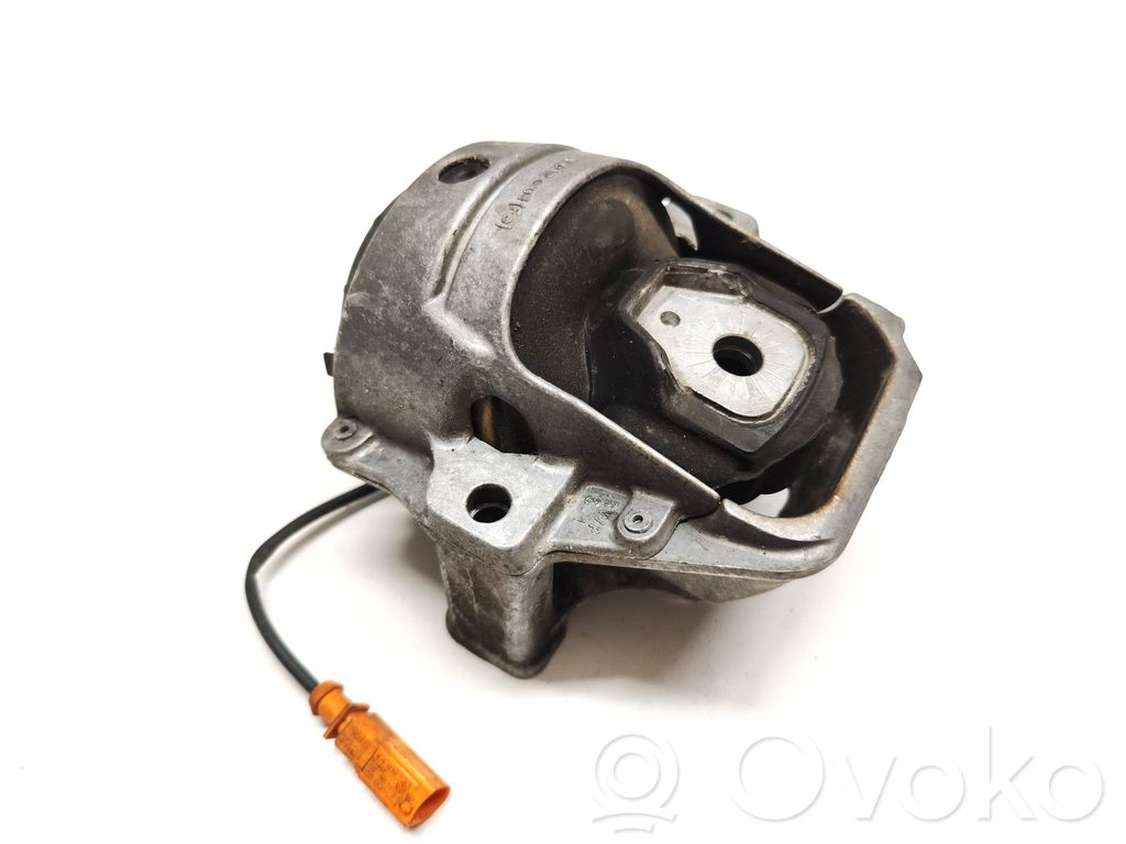 Audi A5 8T 8F Wspornik / Mocowanie silnika 
