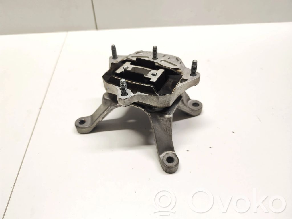 Audi A4 S4 B9 Mocowanie / Uchwyt skrzyni biegów 