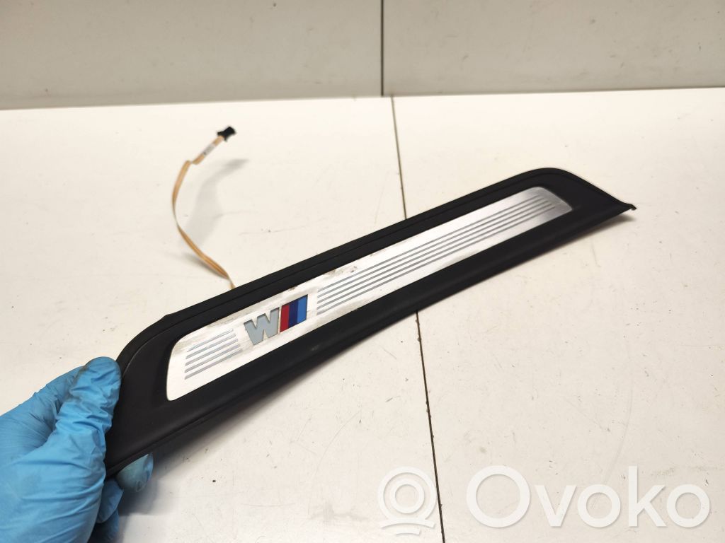 BMW 5 G30 G31 G38 Galinio slenksčio apdaila (vidinė) 