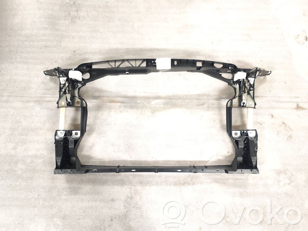 Audi A4 S4 B9 Radiatorių panelė 