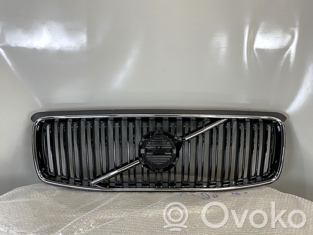 Volvo XC90 Etupuskurin ylempi jäähdytinsäleikkö 