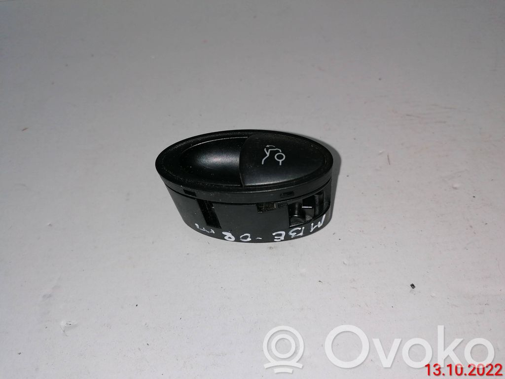 Mercedes-Benz E W211 Tailgate opening switch 