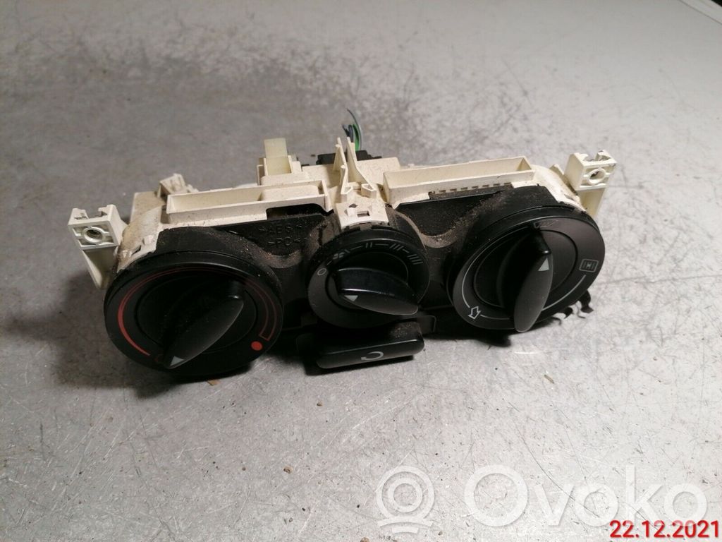 Audi A4 S4 B5 8D Climate control unit 