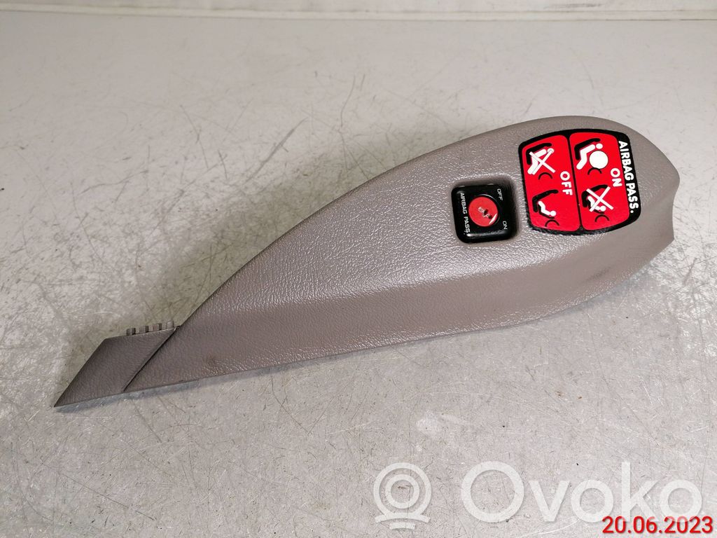 Citroen Xsara Picasso Отделочный щит панели (боковой) 