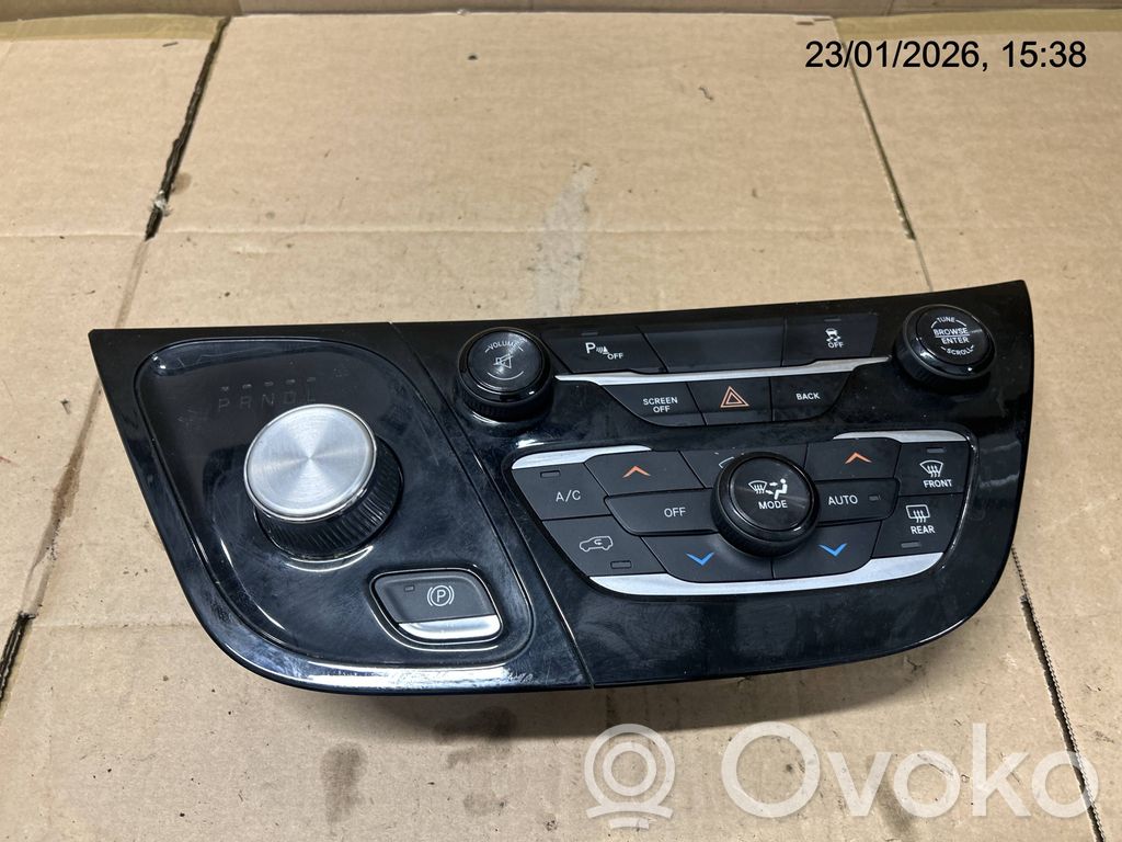 Chrysler Pacifica Climate control unit 