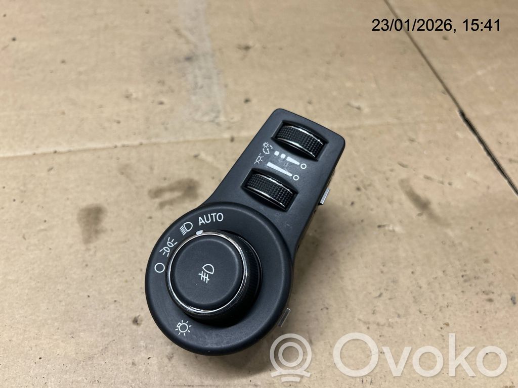Chrysler Pacifica Light switch 
