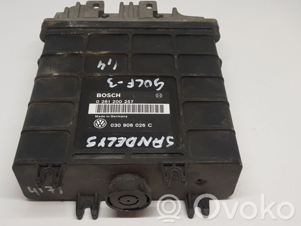 Volkswagen Golf III Engine control unit/module 