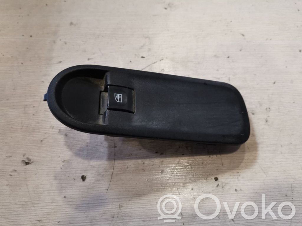 Dacia Duster Electric window control switch 