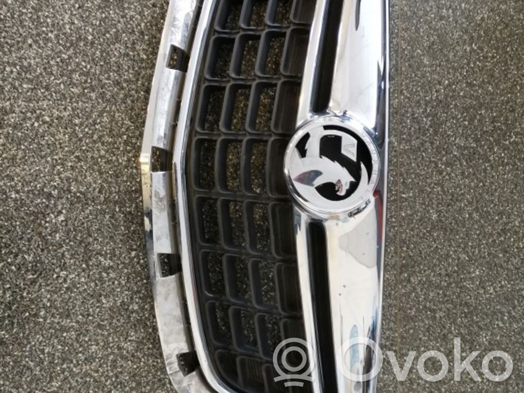 Buick Encore I Etupuskurin ylempi jäähdytinsäleikkö 