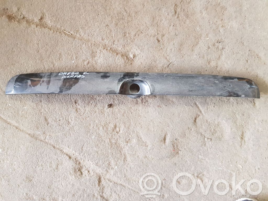 Opel Omega B2 Éclairage de plaque d'immatriculation 