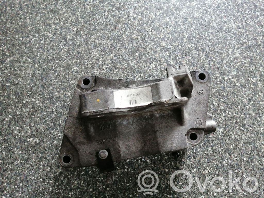 Opel Corsa D Engine mounting bracket 