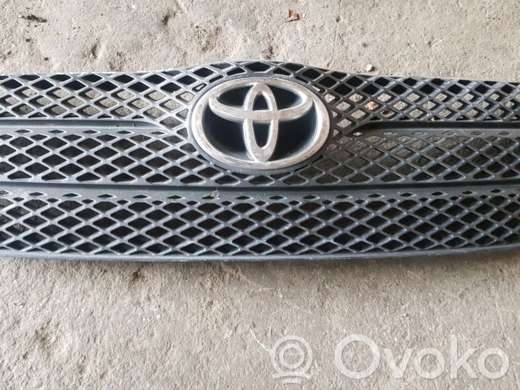 Toyota Corolla E110 Etupuskurin ylempi jäähdytinsäleikkö 