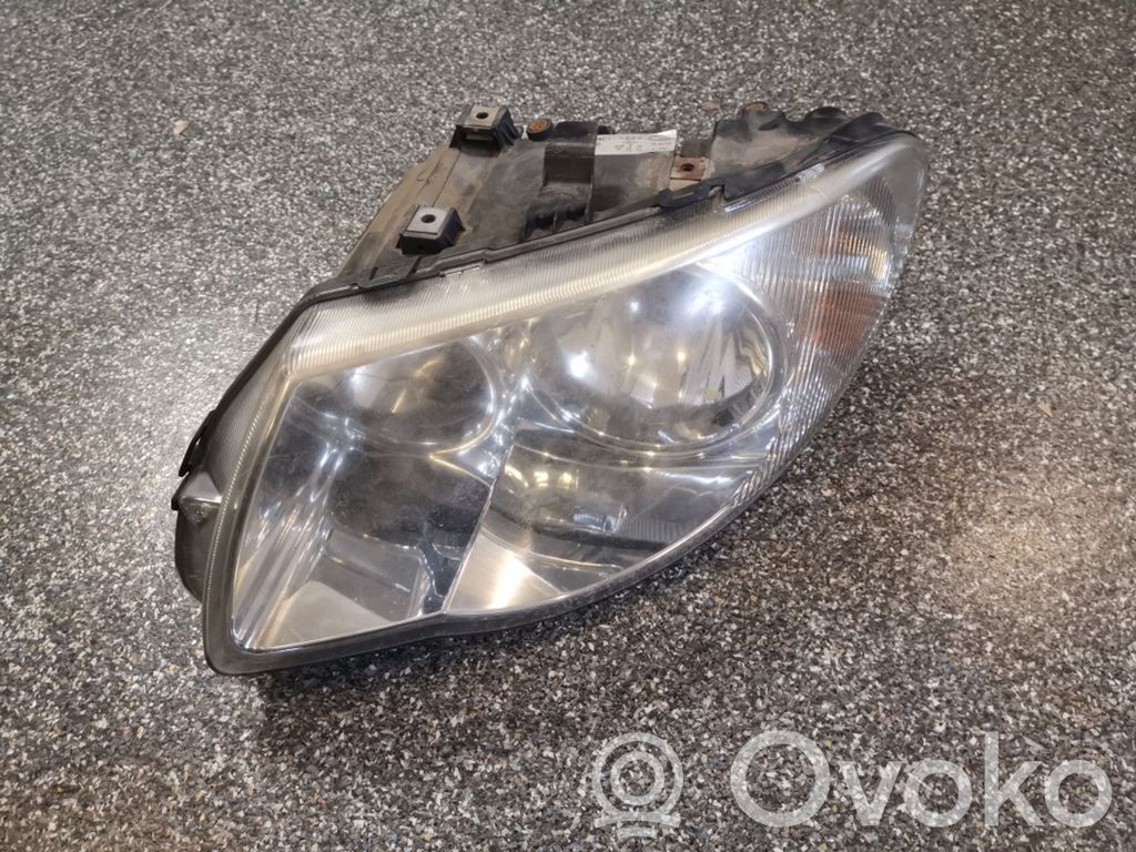Chrysler Voyager Lampa przednia 