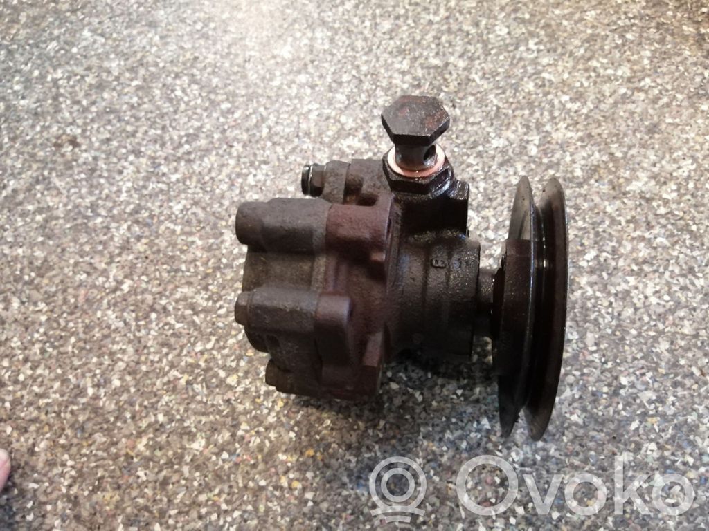 Volkswagen PASSAT B4 Pompa wspomagania 