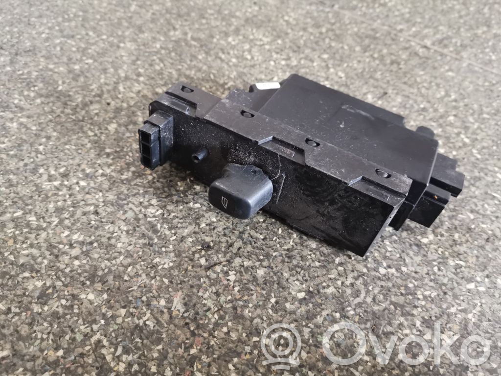 Volvo XC90 Electric window control switch 