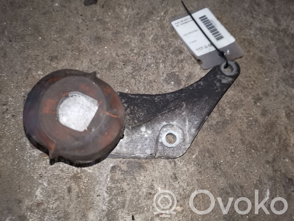 Audi A8 S8 D3 4E Engine mounting bracket 