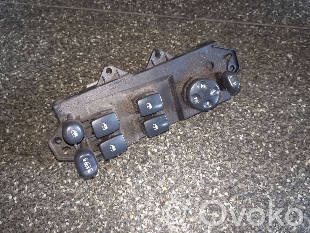 Chrysler Pacifica Electric window control switch 