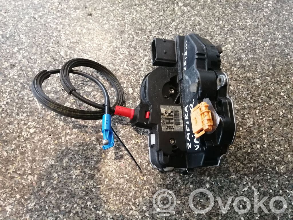 Opel Astra J Front door lock 