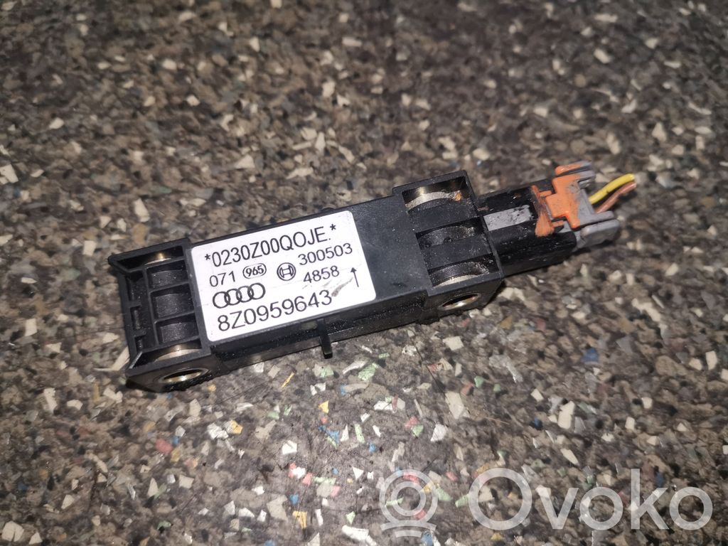 Sensor impacto/accidente para activar Airbag   8Z0959643