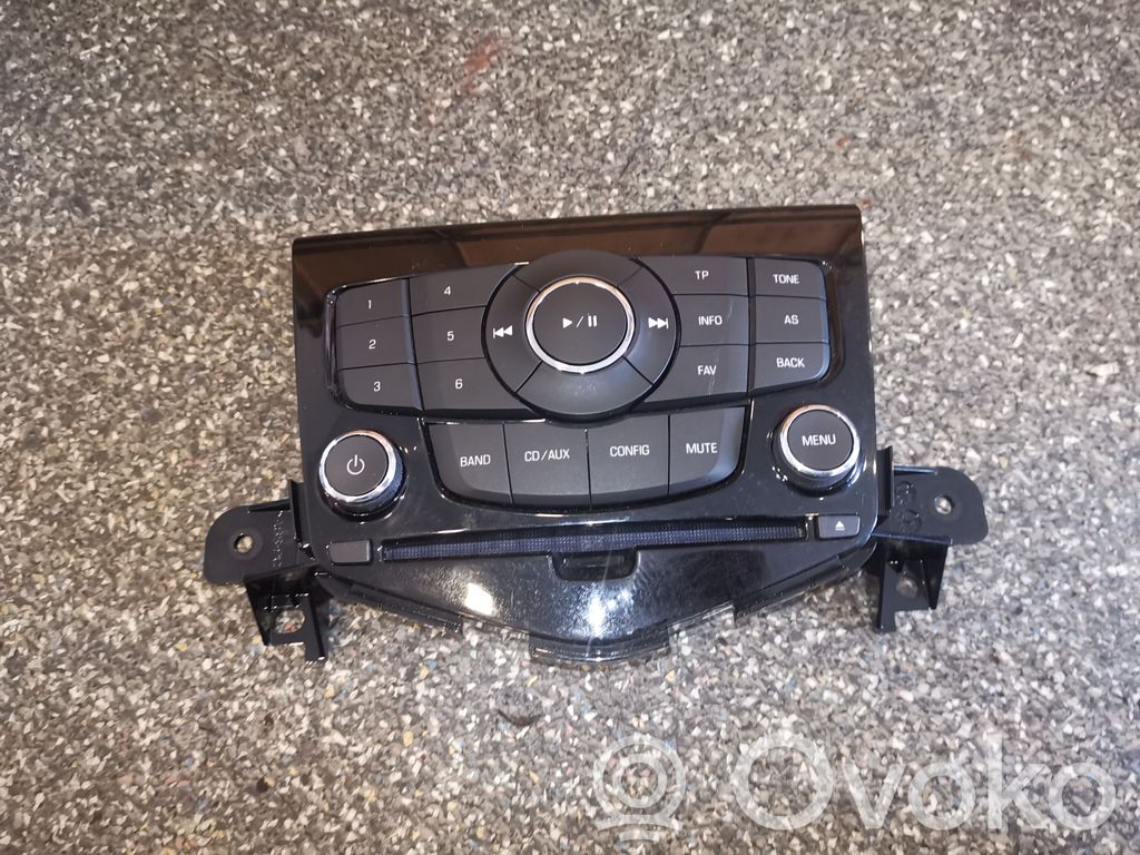 Chevrolet Cruze Head unit multimedia control 