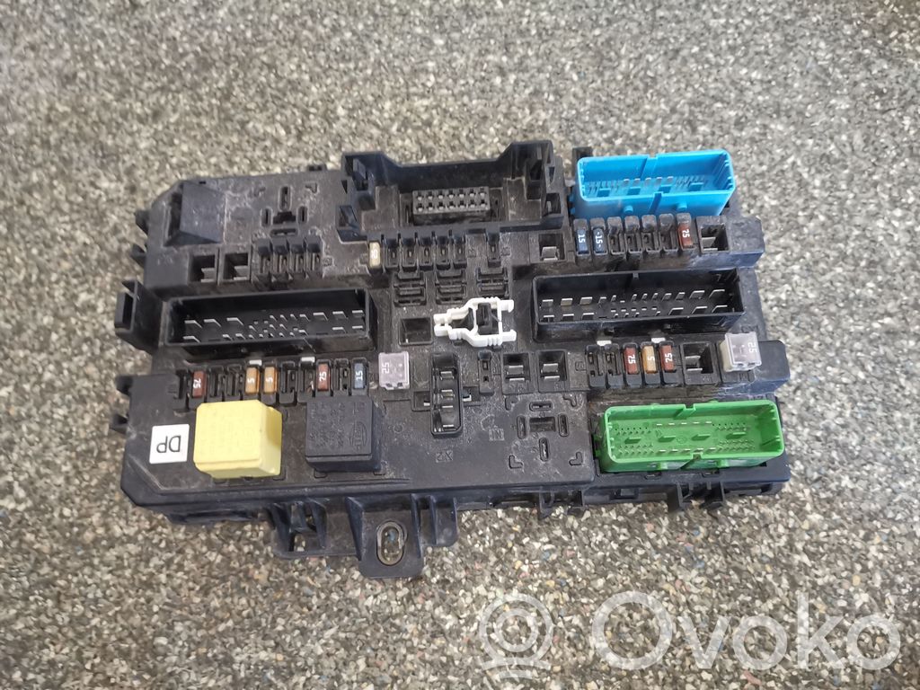 Opel Astra H Sulakemoduuli 