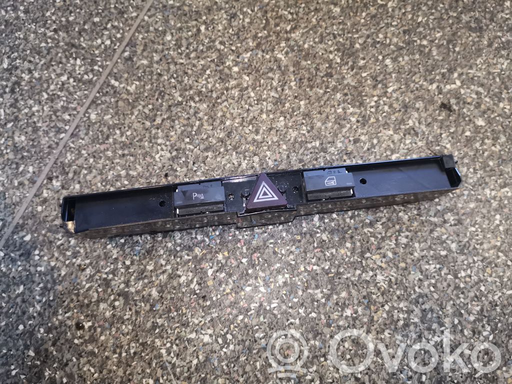 Opel Zafira B Hazard light switch 