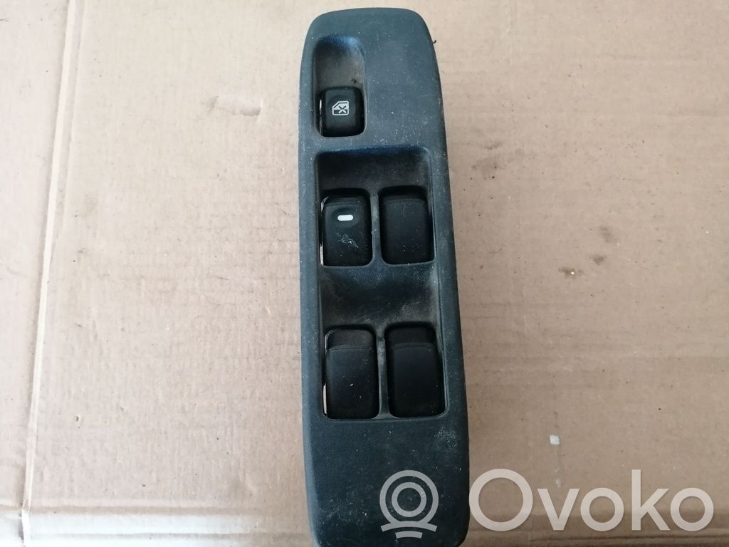 Mitsubishi Pajero Elektrisko logu slēdzis 