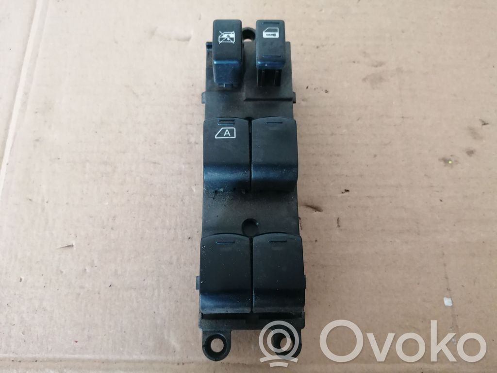 Subaru Forester SH Electric window control switch 