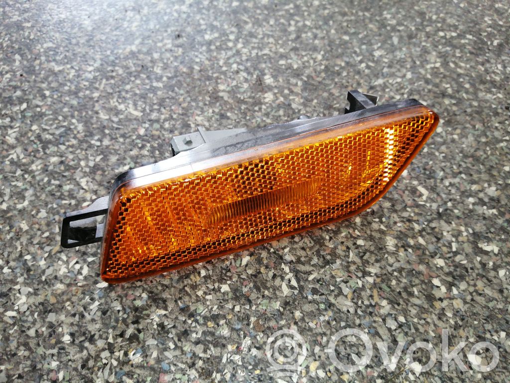 Porsche Macan (95B) Front reflector 