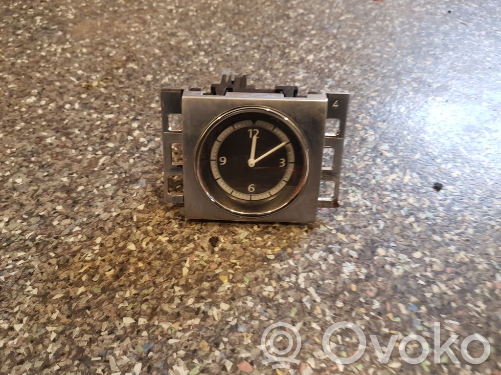 Volkswagen PASSAT CC Clock 