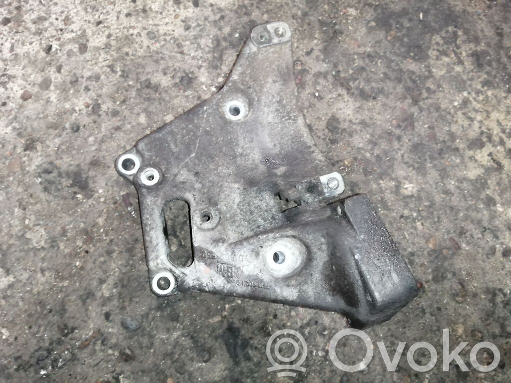 Opel Vectra B Power steering pump mounting bracket 