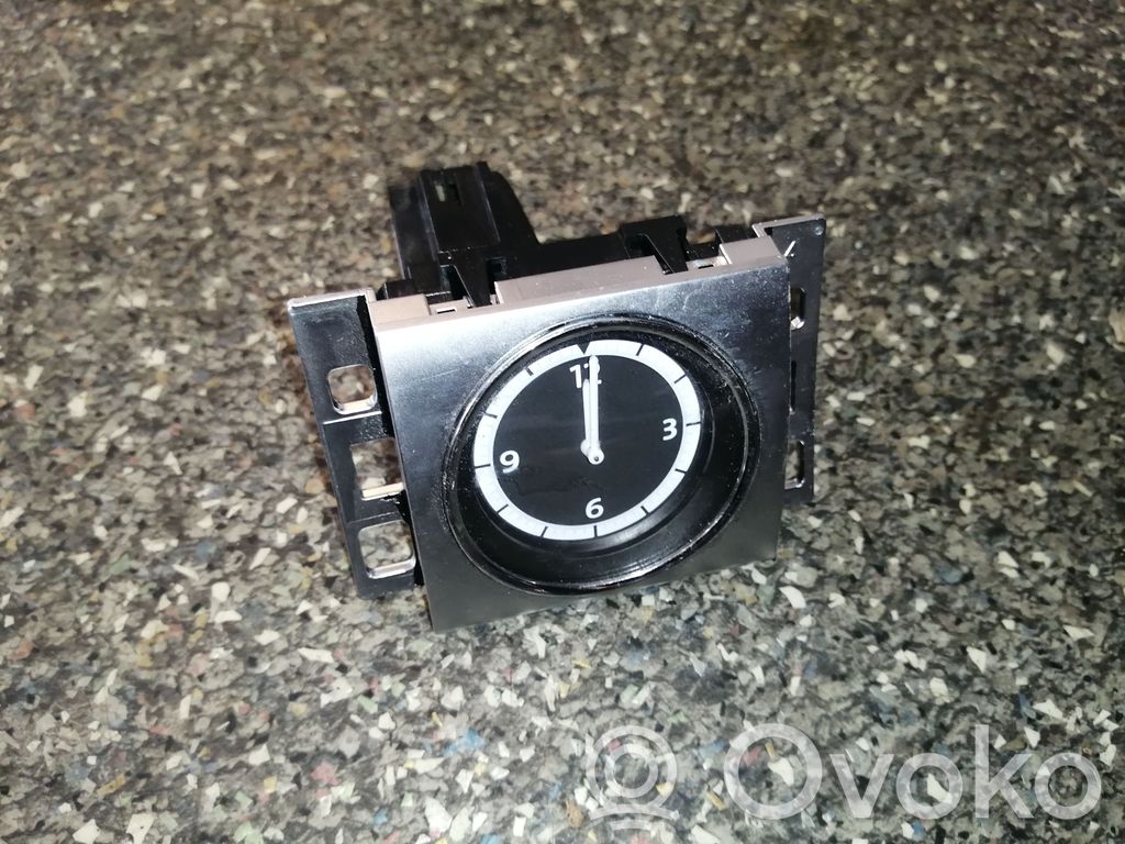 Volkswagen PASSAT CC Clock 