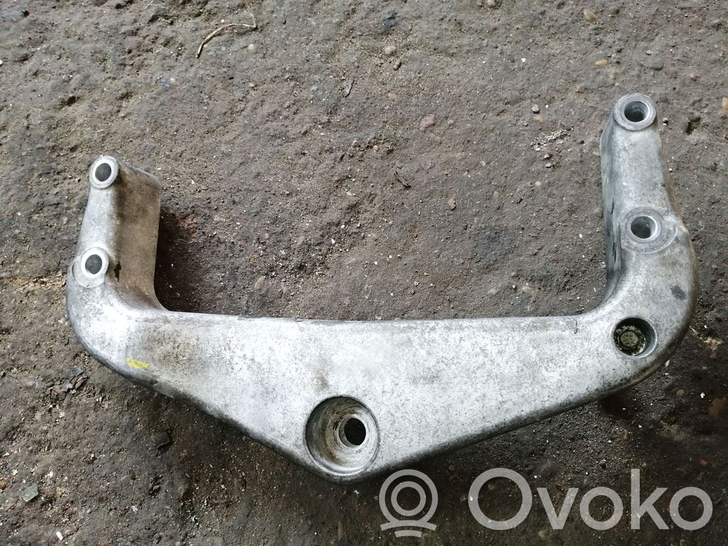 Saab 9-5 Engine mounting bracket 