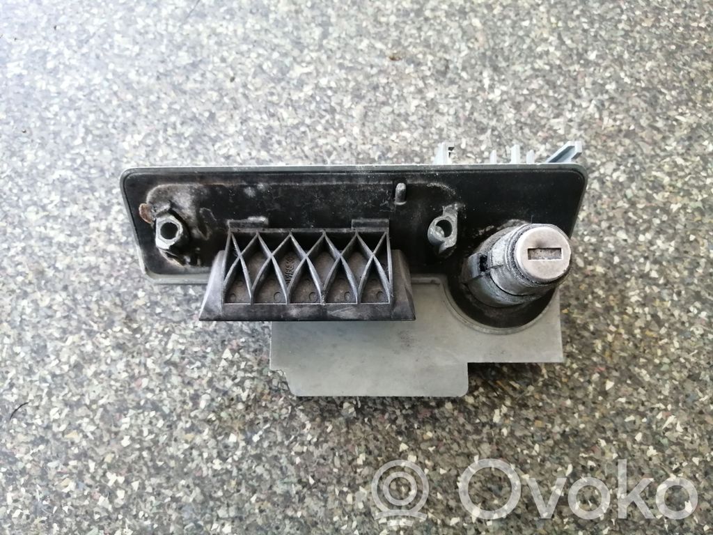 Uchwyt / Rączka zewnętrzna otwierania klapy tylnej / bagażnika   7H0827565G