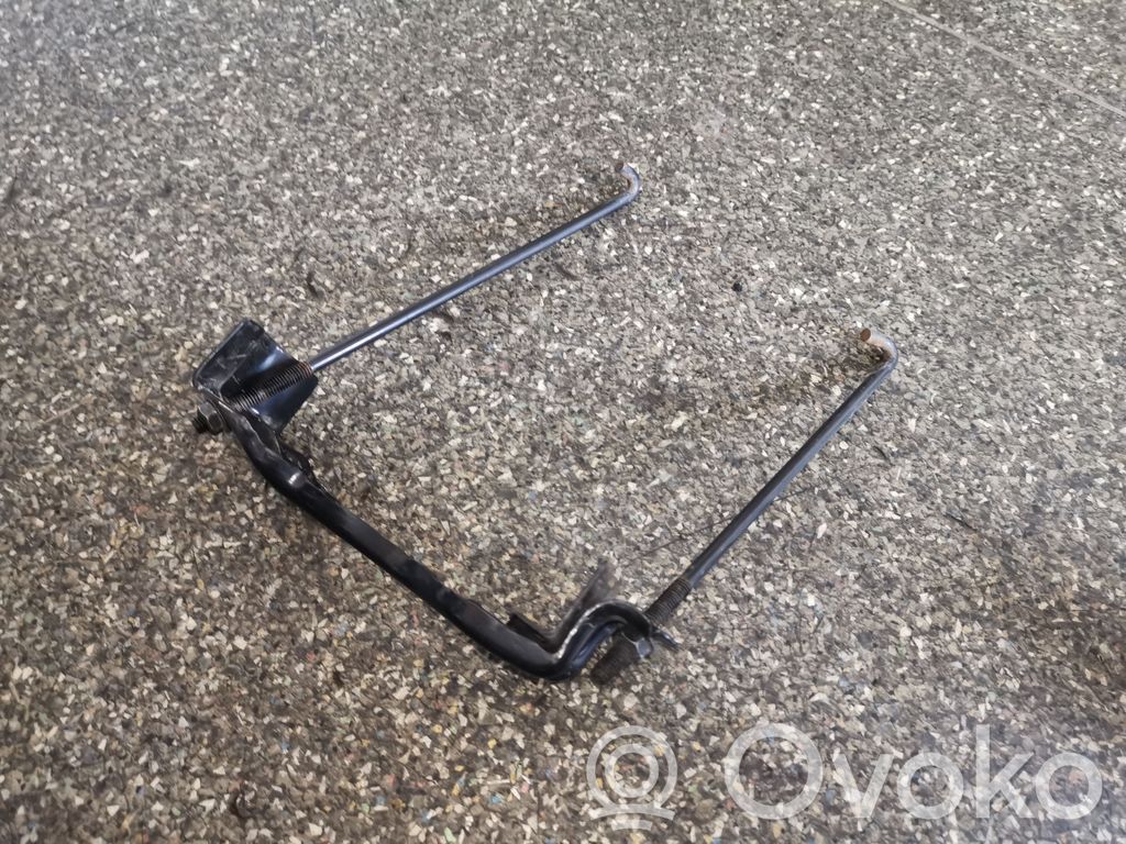 Battery bracket