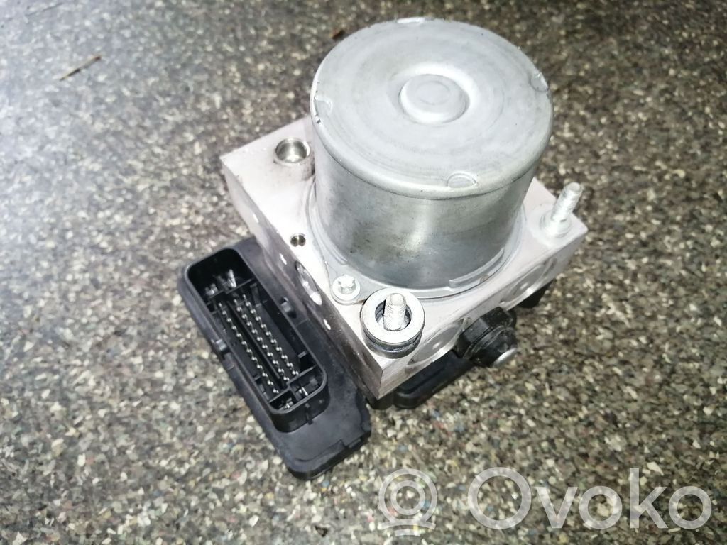 Mazda CX-3 ABS bloks 
