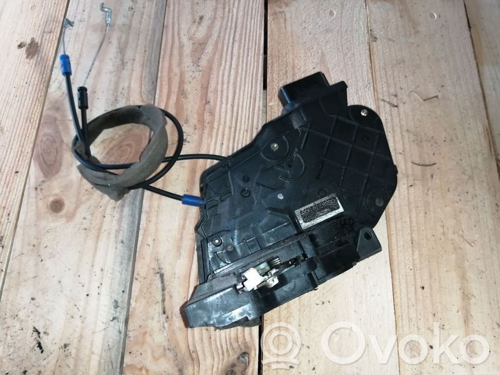 Mazda 5 Priekšpusē slēdzene 