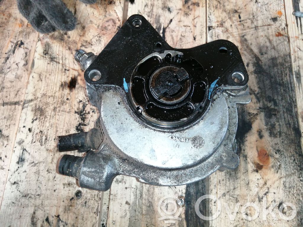 Volkswagen Multivan T5 Bomba de alta presión de inyección de combustible 