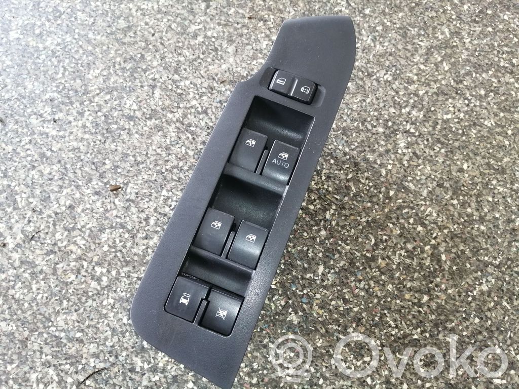 Chevrolet Captiva Electric window control switch 