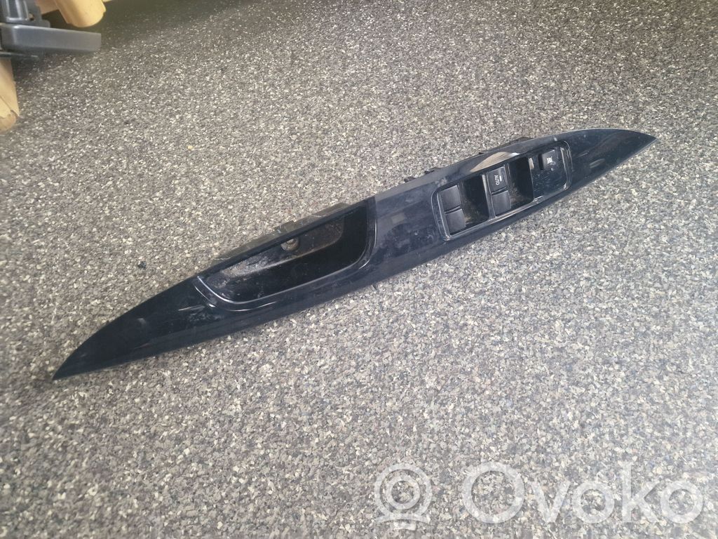 Mitsubishi Space Star Electric window control switch 