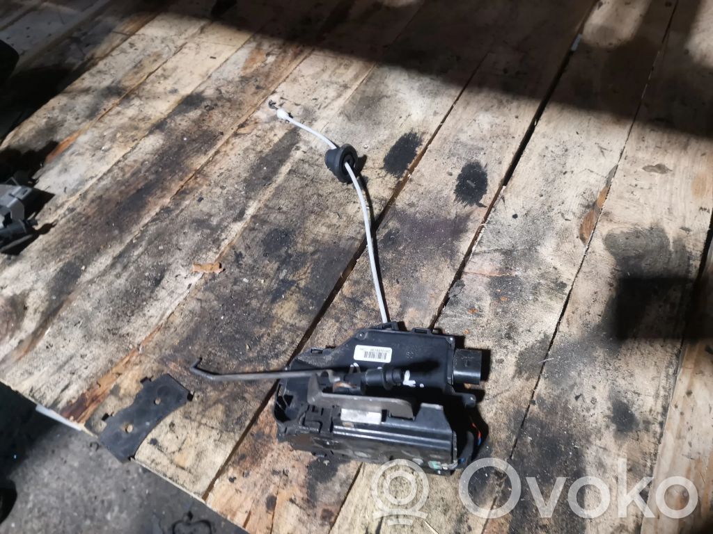 Audi A4 S4 B6 8E 8H Priekšpusē slēdzene 