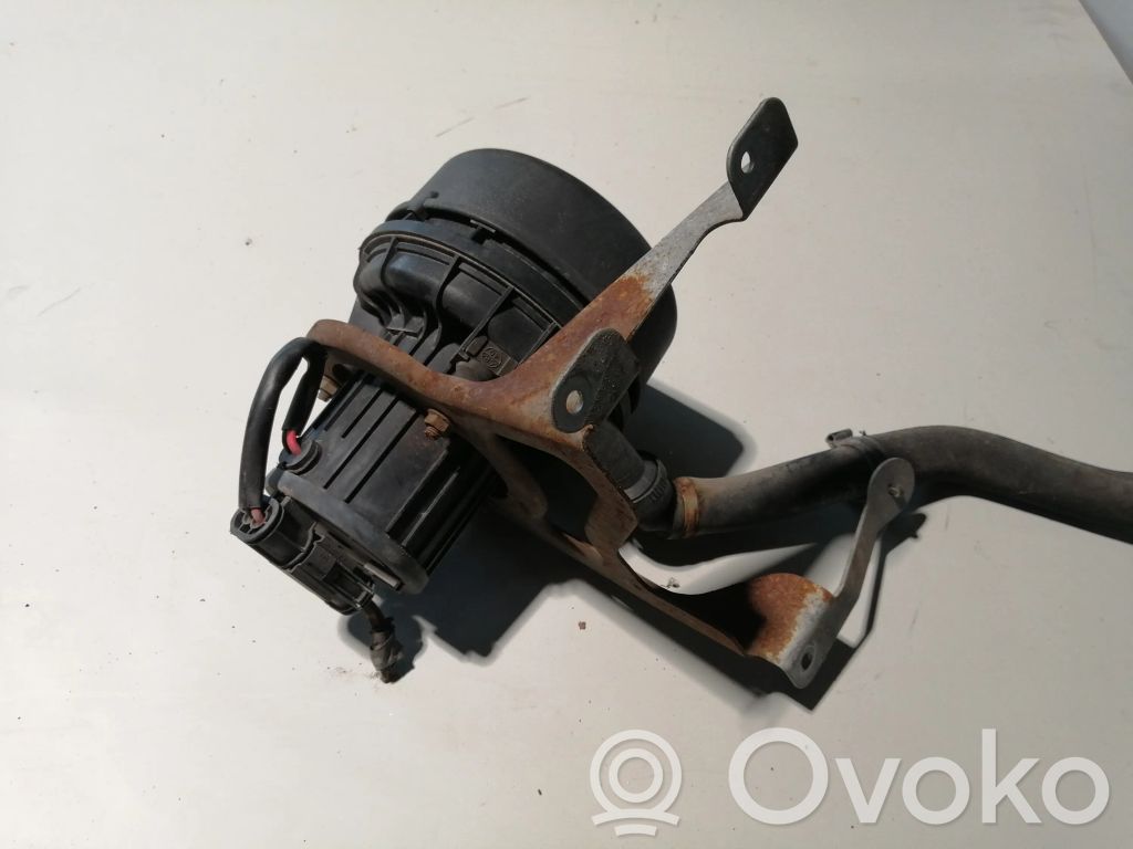 BMW 5 E60 E61 Secondary air pump 