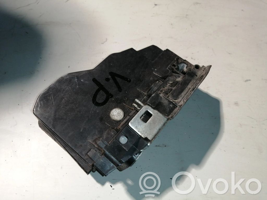 BMW 5 E60 E61 Priekinė durų spyna 